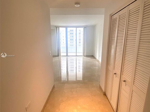 5th image of 801 Brickell Key Blvd APT 1010