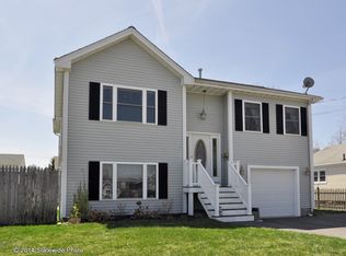 20 Batcheller Ave, Cranston, RI 02920
