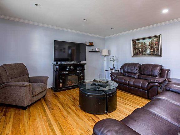 3rd image of 150 Linden St