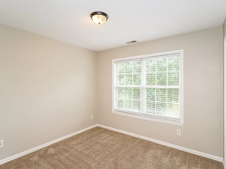 2817 Sutherland Dr — Photo 12