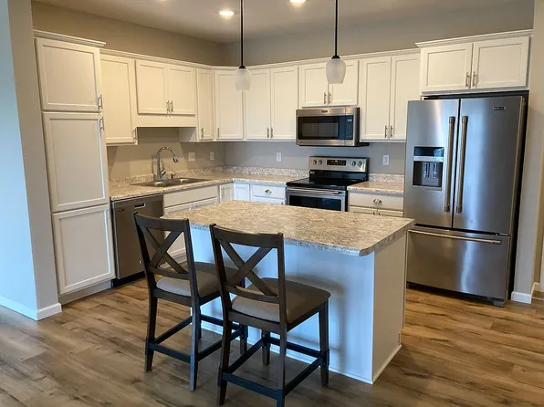 3550 Stone Creek Cir SW #204, Cedar Rapids, IA 52404