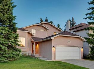 51 Straddock Cres SW, Calgary, AB T3H 2S9