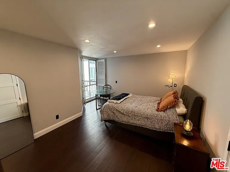 8530 Holloway Dr #318 — Photo 12