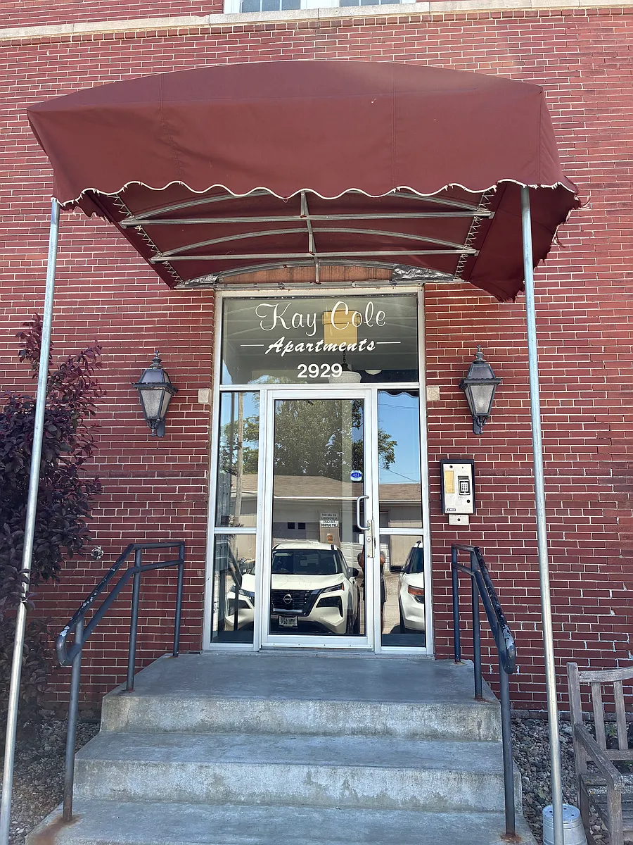 Main building entrance - 2929 Mormon St #12