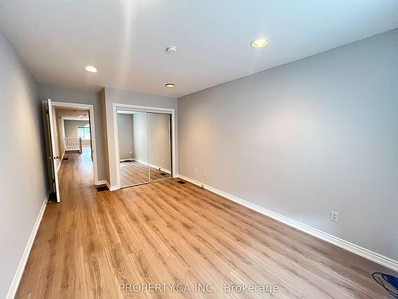 5th image of 3221A Yonge St