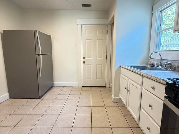 4th image of 1111 Dresden Ave