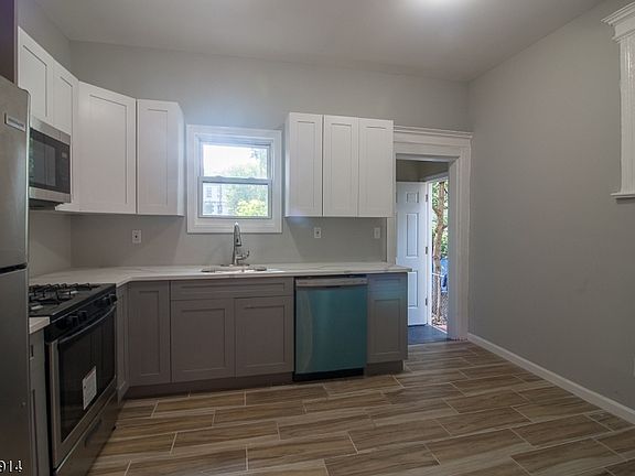 5th image of 188 Seymour Ave