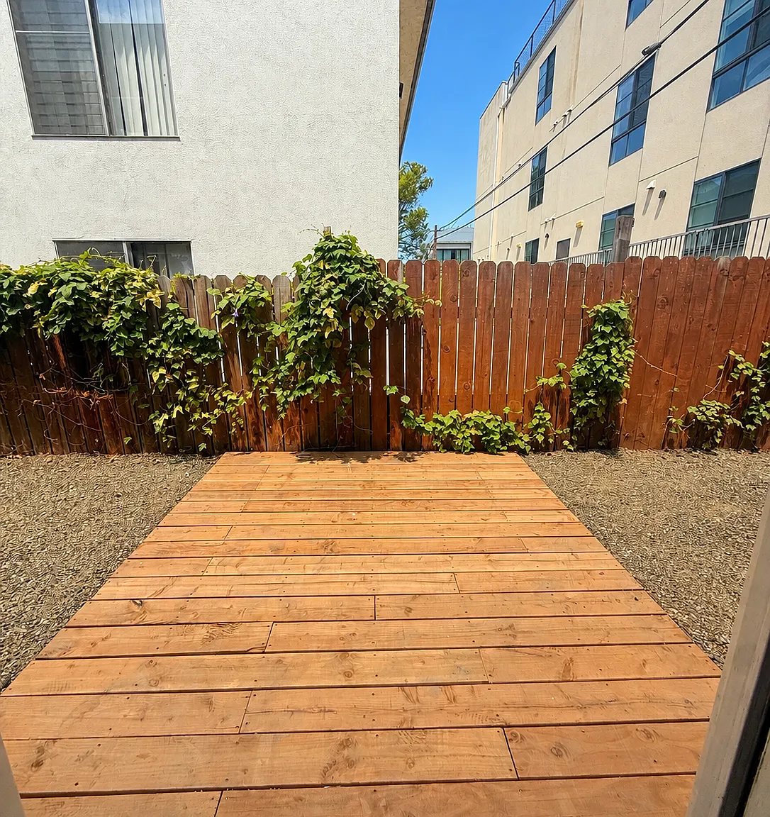 2 bed, 2.5 bath, 900 sqft, $4,200 — Photo 2