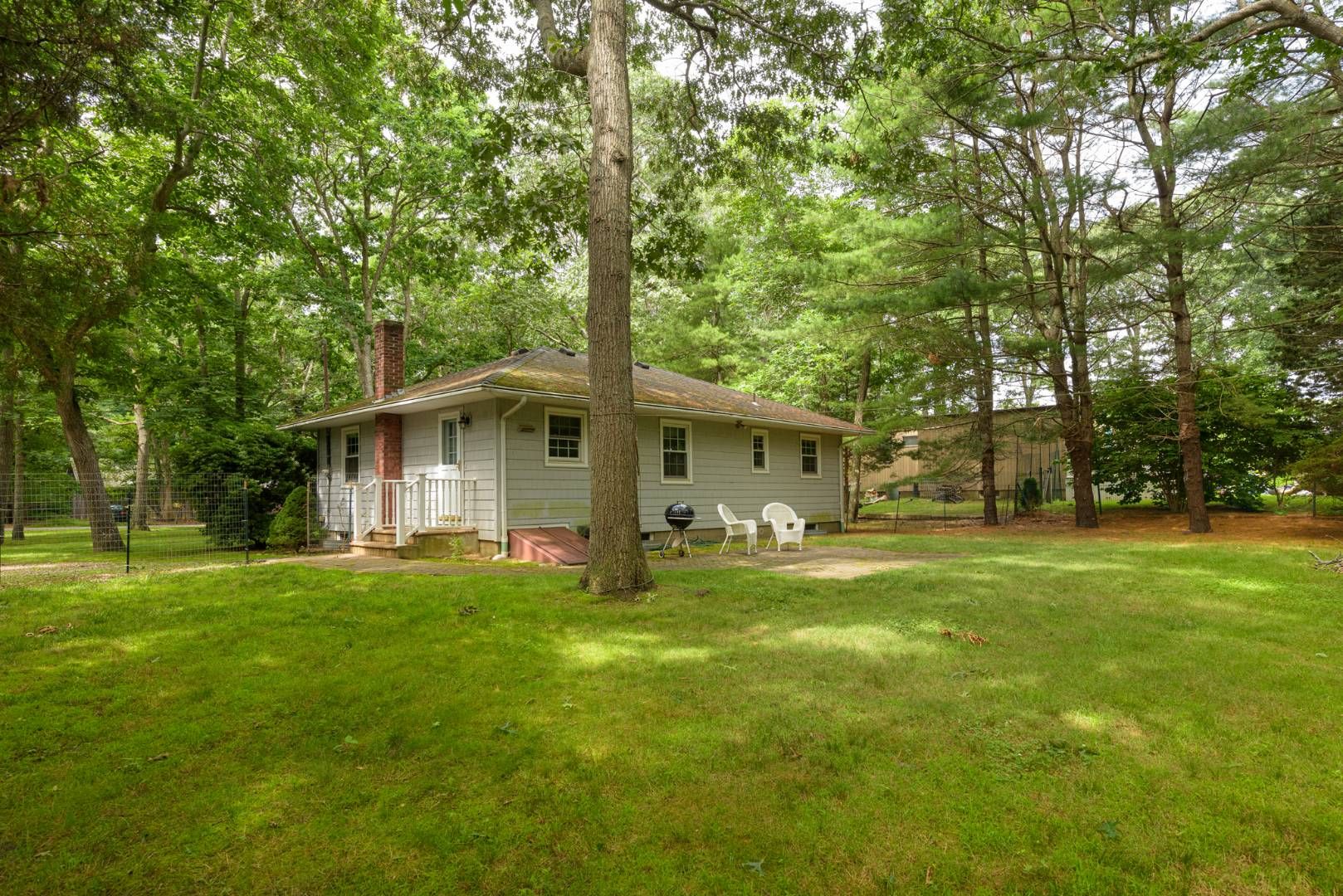  KITCHEN DOOR & BACK YARD
