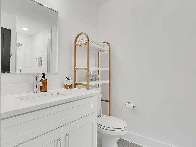 102 Duke St #33 — Photo 8