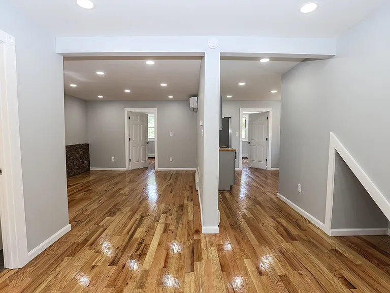 562 Peacock St #1 — Photo 6