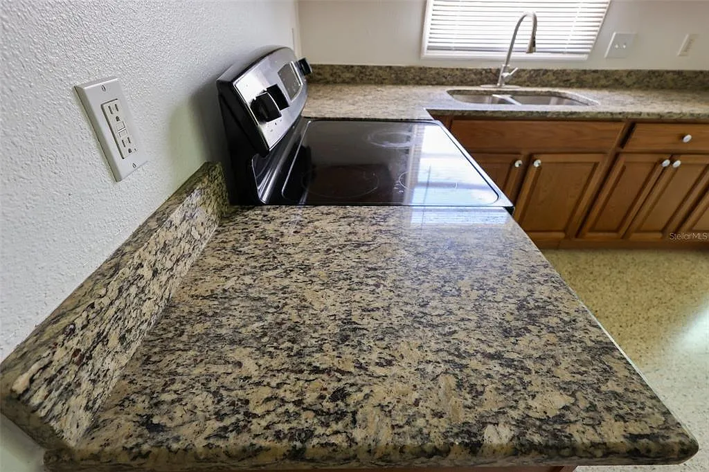 2 bed, 1.0 bath, 825 sqft, $1,950 — Photo 4