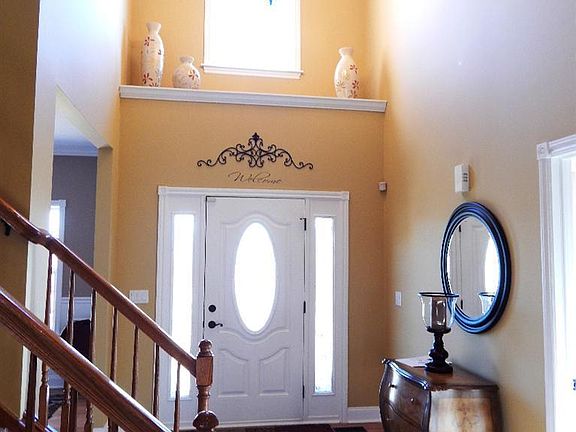 5th image of 2083 Mozart Ave
