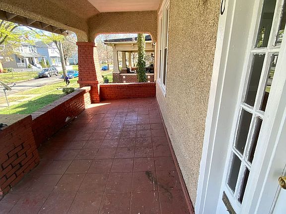 3rd image of 3210 Garland Ave