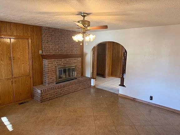 2nd image of 410 W Creek St