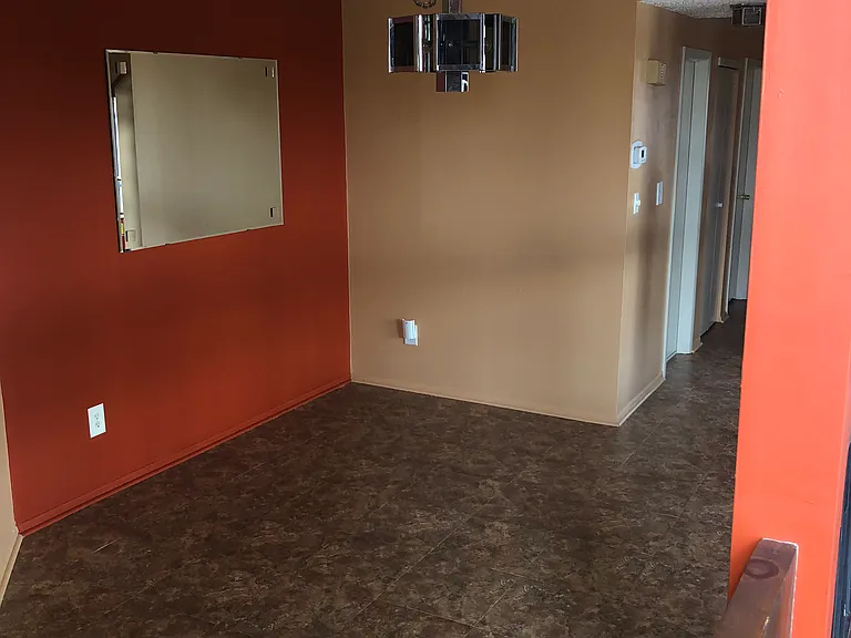 209 Westgate Dr — Photo 6