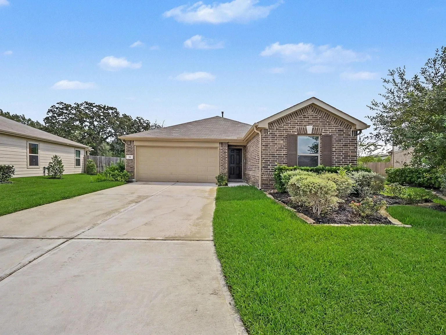 3 bed, 2.0 bath, 1631 sqft, $2,000 — Photo 1