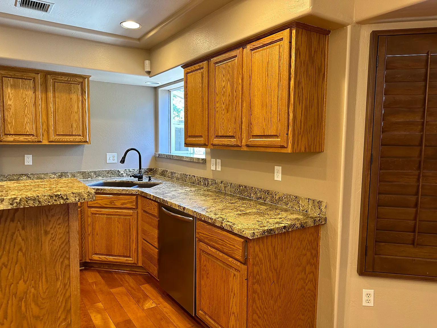 4 bed, 2240 sqft, $2,795 — Photo 4