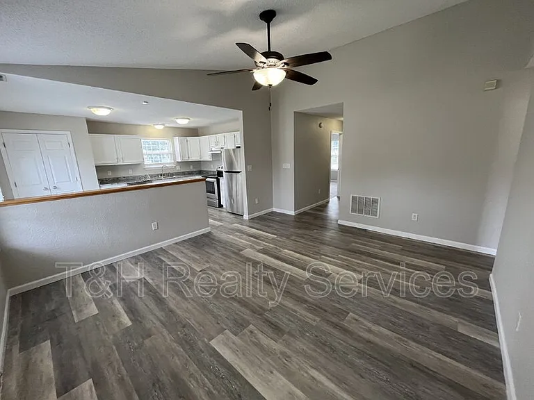10341 Whitewater Ln — Photo 3