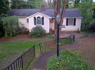 1869 Meadowbrook Dr, Winston Salem, NC 27104