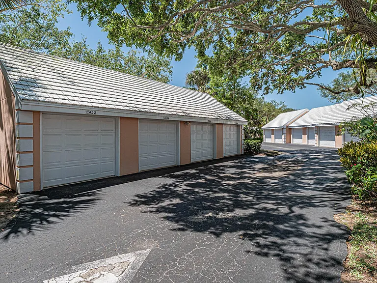 1506 Coral Oak Ln #1303 — Photo 31