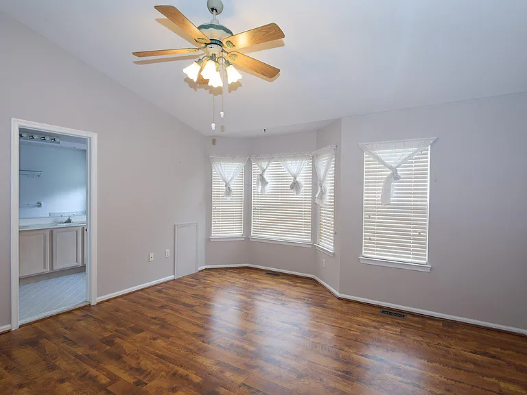3604 Carriage Ct N — Photo 13
