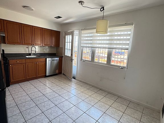 5th image of 366 Sand Ln Floor 2