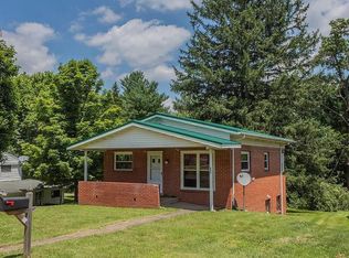 203 Point Breeze Dr, Bethany, WV 26032
