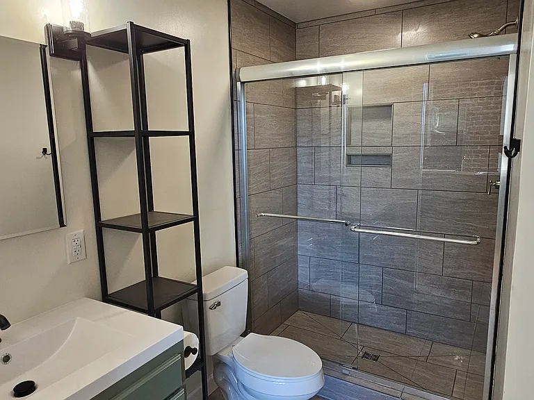 33 N Main St #4 — Photo 4