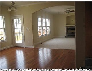 3rd image of 1484 Drumheller Dr