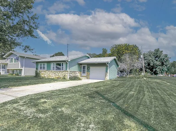 1922 Booth St, Winfield, KS 67156