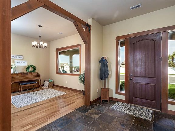 4th image of 1839 Sequoia Ave