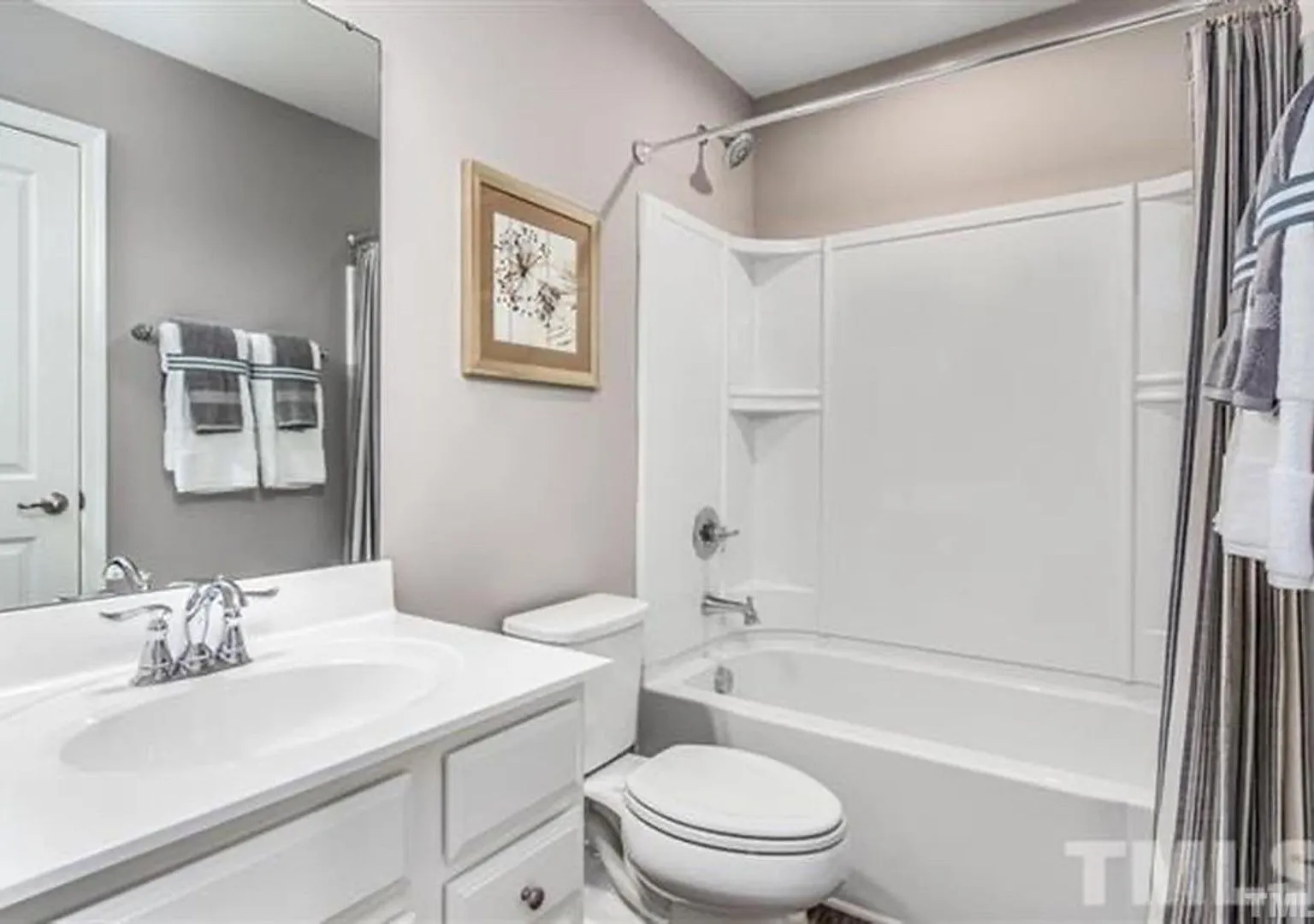 Room in 4 Bedroom Townhome at Pathfinder Wy — Photo 1