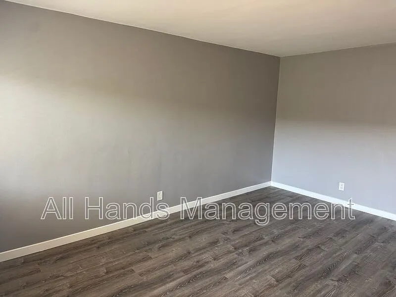 2 bed, 1.0 bath, 850 sqft, $2,395 — Photo 2