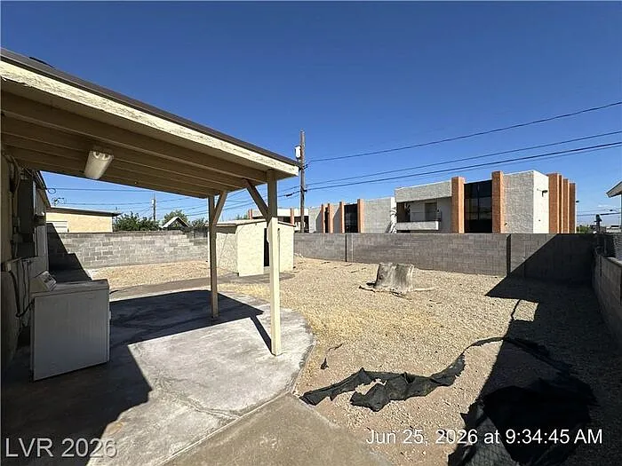 148 W Victory Rd — Photo 24