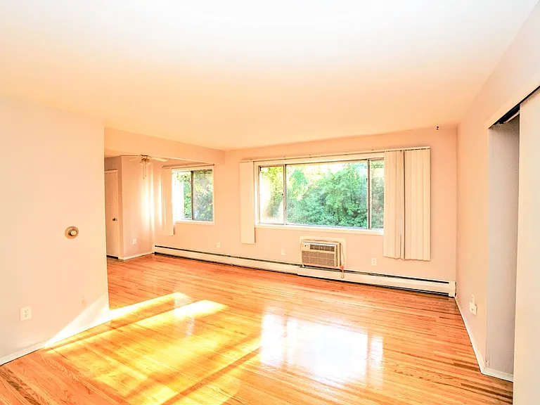 146 Woodhill Dr #6 — Photo 3