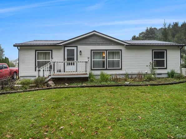 9445 E Lehring Rd, Durand, MI 48429