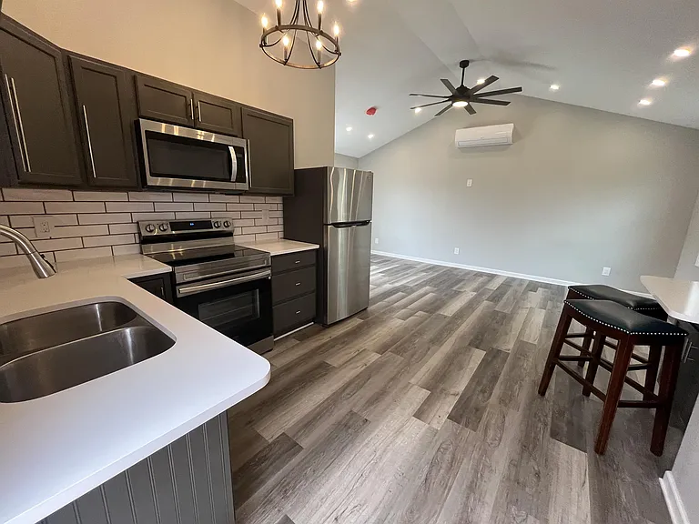 8010 Sunset Heights Dr #B — Photo 9