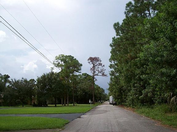 4th image of 5841 NW 71st Ter