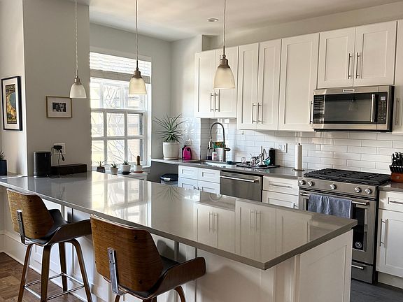 4th image of 3270 N Lake Shore Dr APT 15A