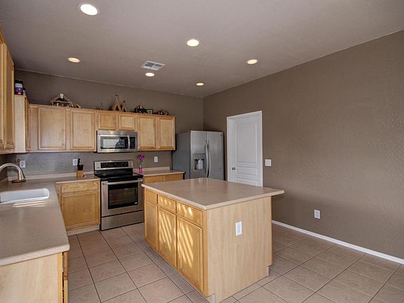 3rd image of 1055 W Desert Basin Dr
