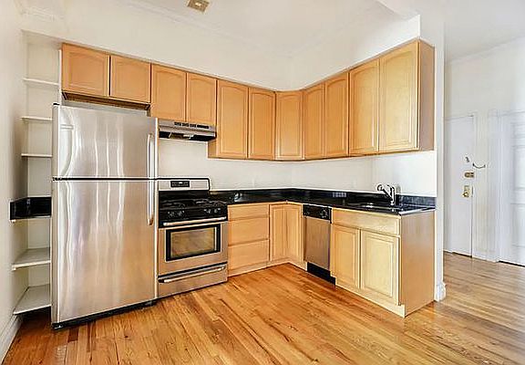 2nd image of 541 Atlantic Ave Unit B