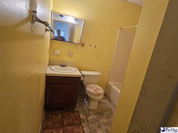 5th image of 526 Cornelia Dr