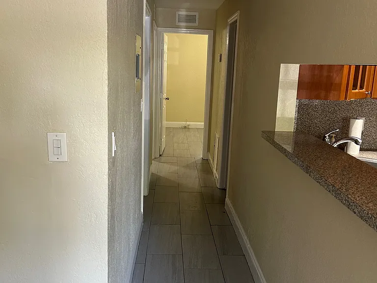 1604 NW 15th Pl — Photo 5