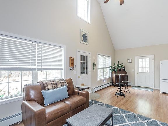 3rd image of 439 Silver Pine Lane