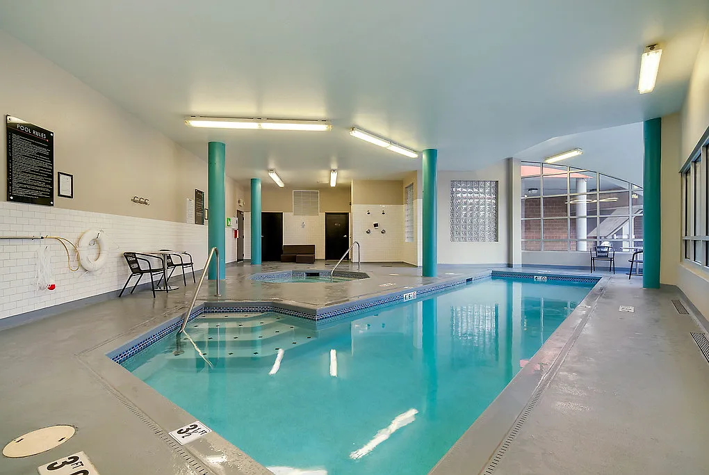 Fountain Court — Photo 3