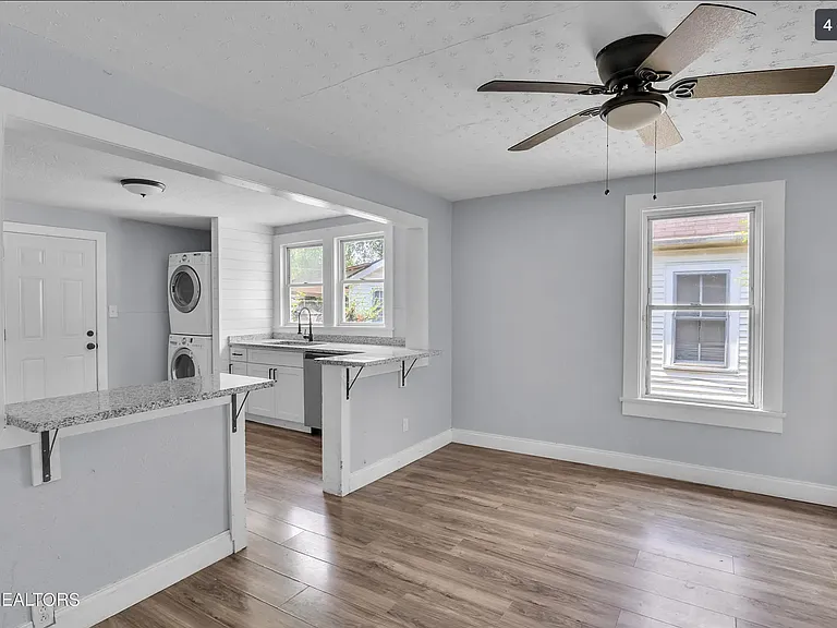 2410 Jefferson Ave — Photo 5