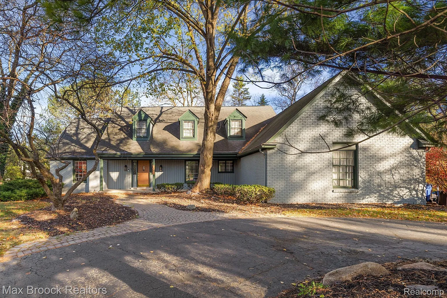 1896 W Bend Dr photo 1
