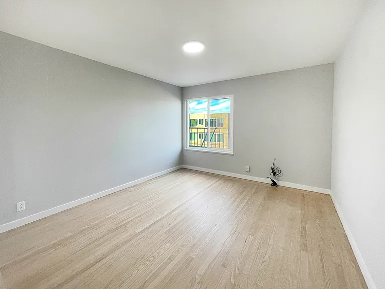 2421 Judah St #4 — Photo 7