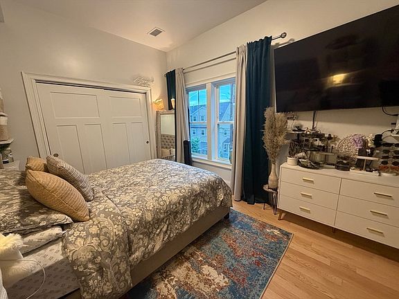 4th image of 28 Browning Ave #2